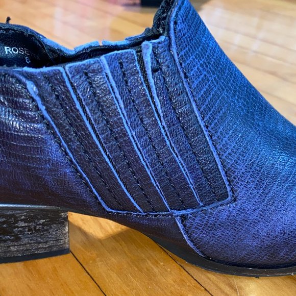 Adored Blue Leather Snakeskin Steve Madden Booties. Slip on and wedge heels. - Picture 3 of 8